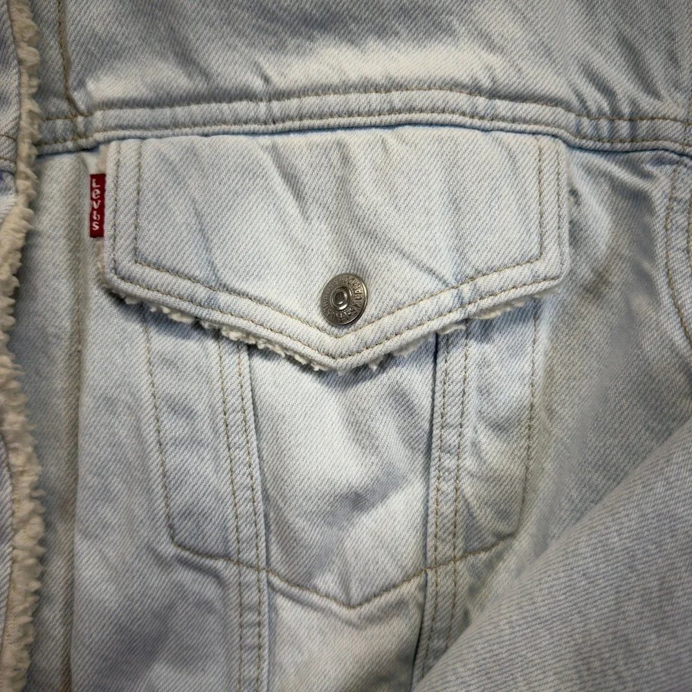 Levis Sherpa Trucker Jacket Womens S Light Wash Denim Fleece Lined Winter